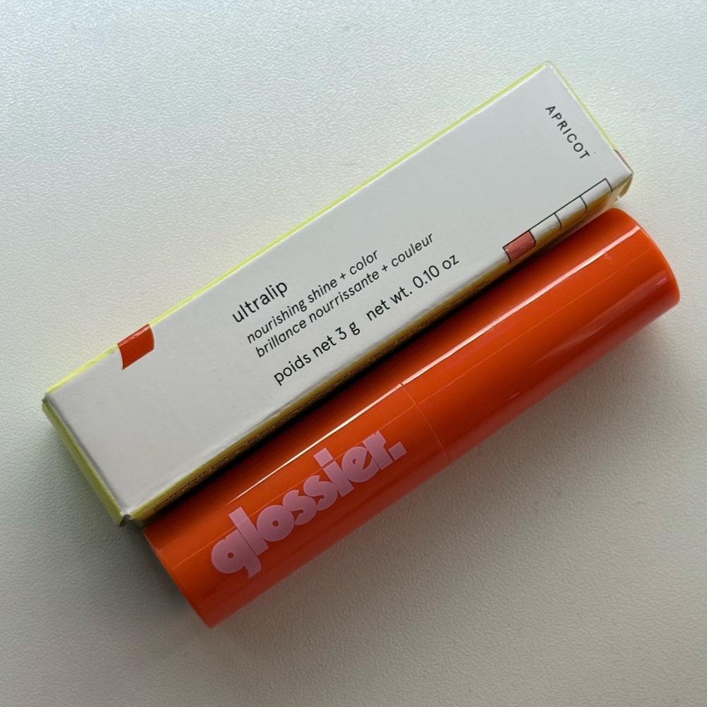 Limited Edition Glossier Ultralip Lipstick - APRICOT
(3.0 g / 0.10 oz)